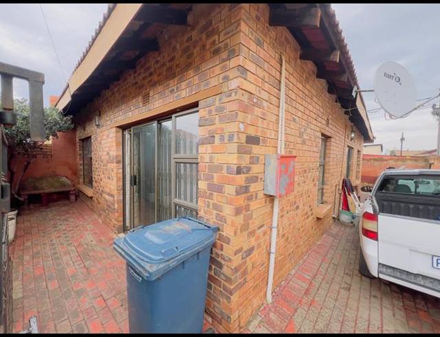 2 BEDROOM HOUSE FOR SALE IN PHIRI